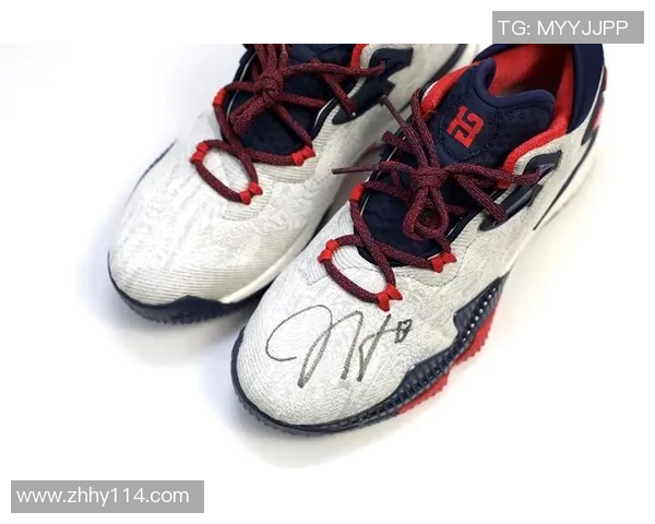 足球明星们的签名球鞋价格大揭秘 一双值多少金？